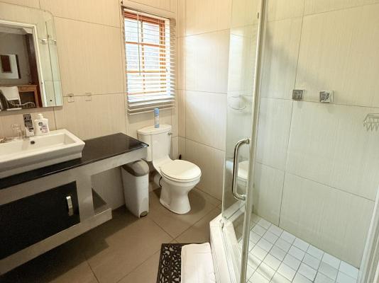 Room image 2