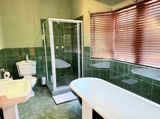 Room image 17