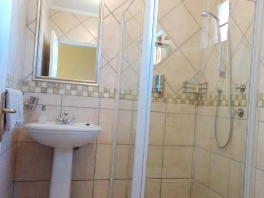 Room image 3