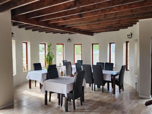 Stonehouse on Main - 229223