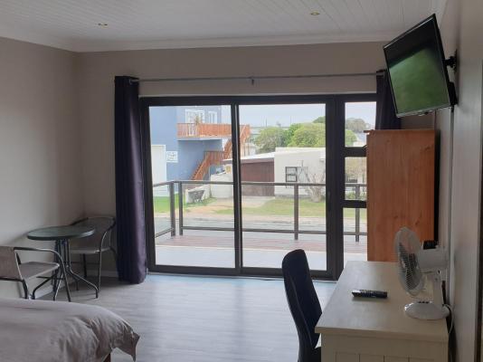 Room image 3