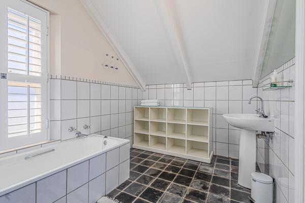 Room image 5
