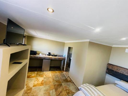 Room image 3