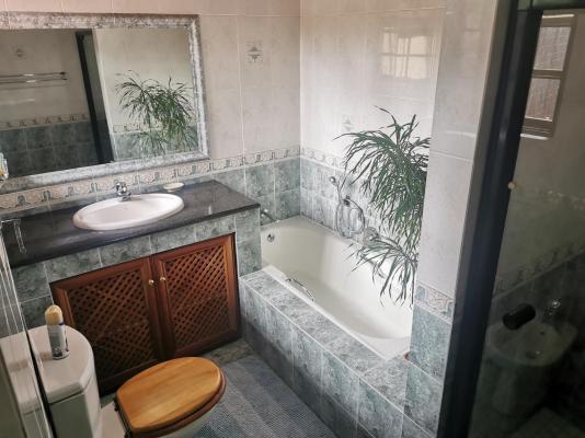 Room image 4