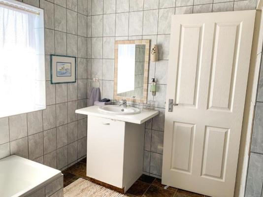 Room image 4