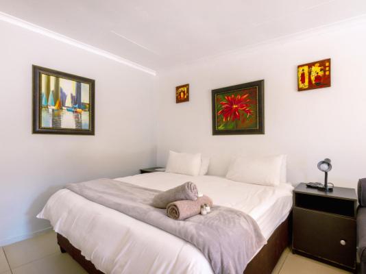 Room image 3