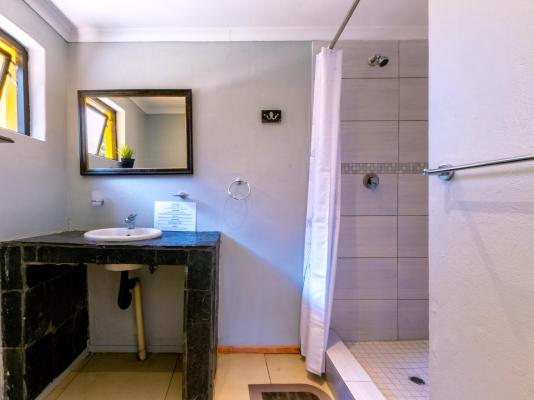Room image 3