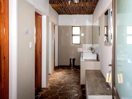 Room image 4
