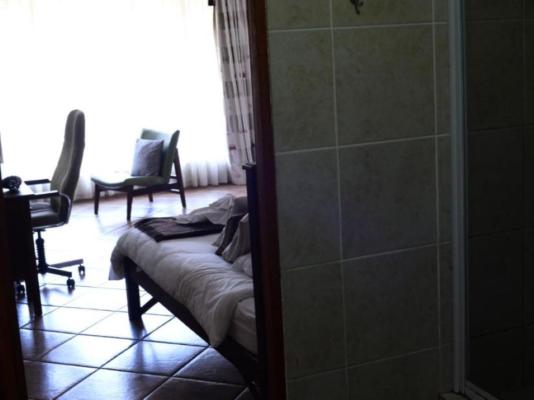Room image 1