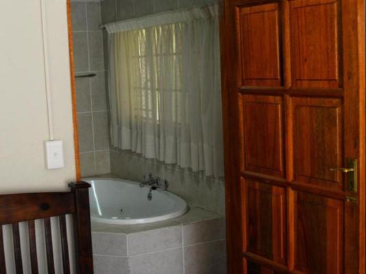 Room image 4