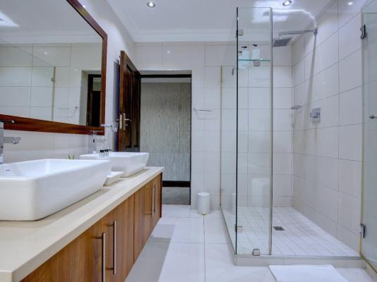 Room image 3
