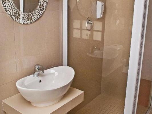 Room image 4