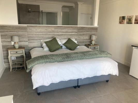 Room image 4
