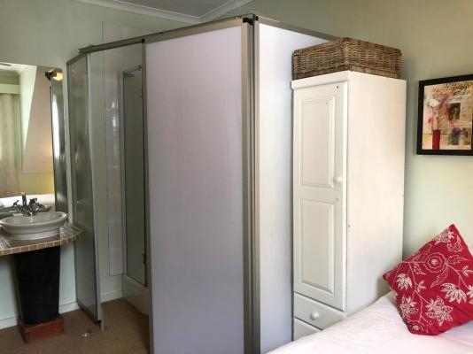 Room image 3
