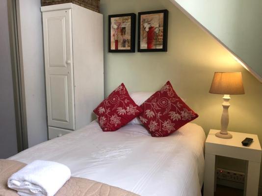 Room image 4