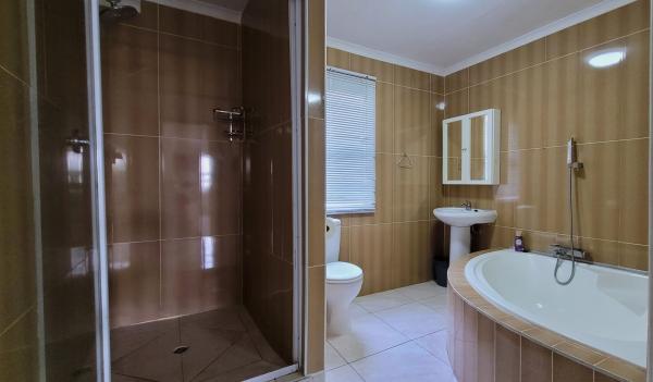 Room image 10