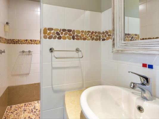 Room image 28