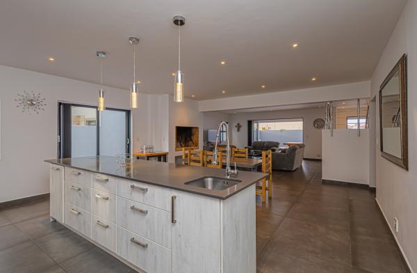 Dalton's Langebaan  - 236992