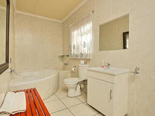 African Elephant Guest House - 237750