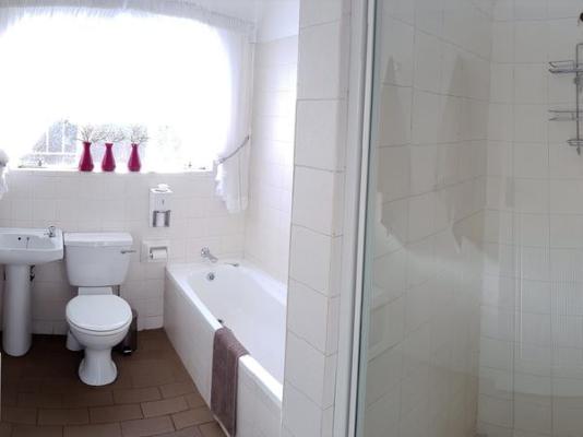 Room image 4
