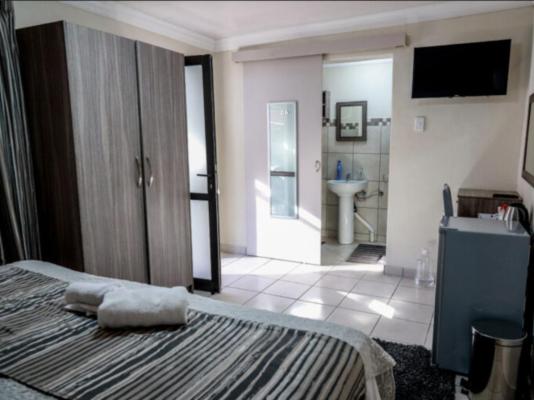 Room image 8