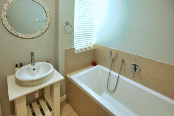 Room image 2