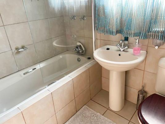 Relekane Guest House - 239941