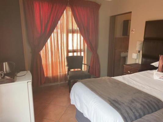 Room image 4