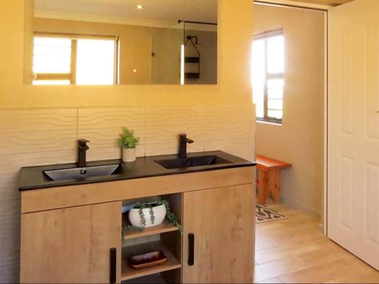 Room image 4