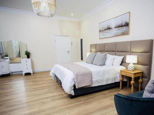 Room image 8