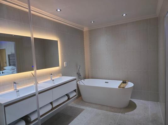 Room image 2