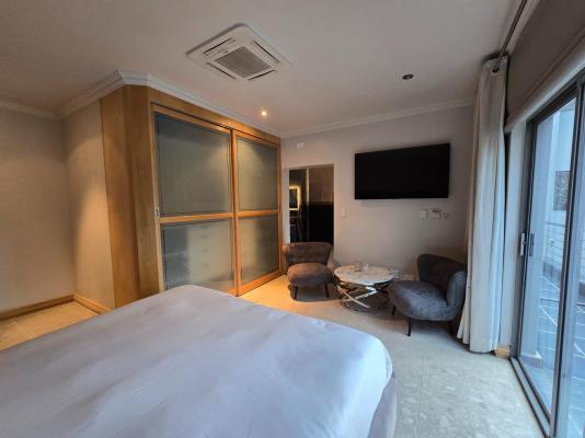 Room image 1