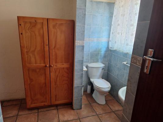 Room image 4