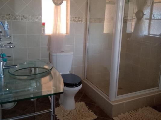 Room image 4
