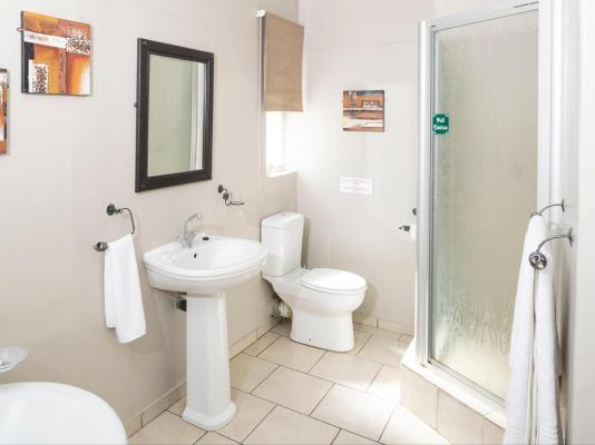 Mount Currie Inn - 242117