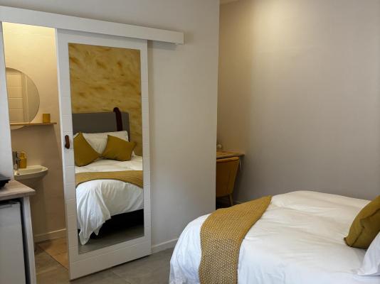 Room image 1