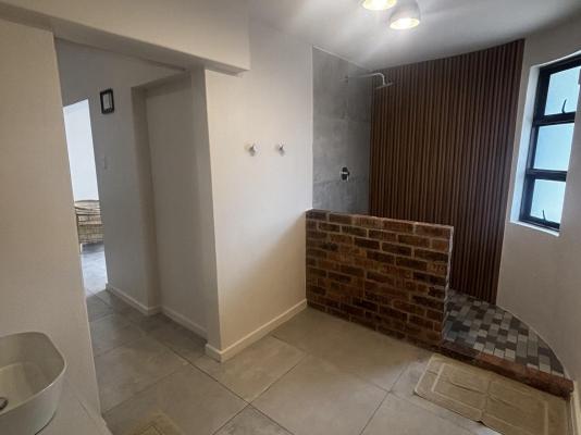 Room image 4