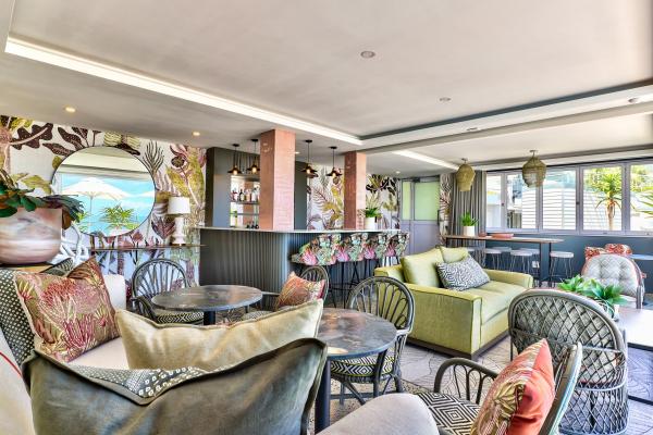 Cocktail Lounge
