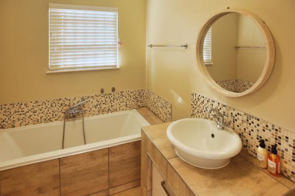 Room image 4