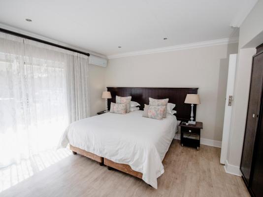 Bateleur Guesthouse - 242995
