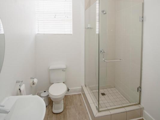 Bateleur Guesthouse - 243001