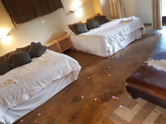 Mulberry Lane Suites & Tsanana Log Cabins - 244193