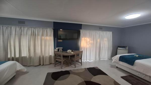 Room image 4