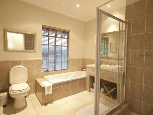 Room image 4