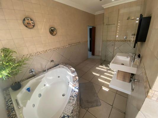 Africa Paradise Boutique Hotel - 245102