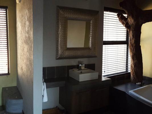 Room image 3