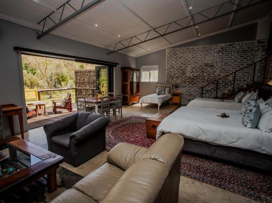 Aan de Oever Guest House - 246445