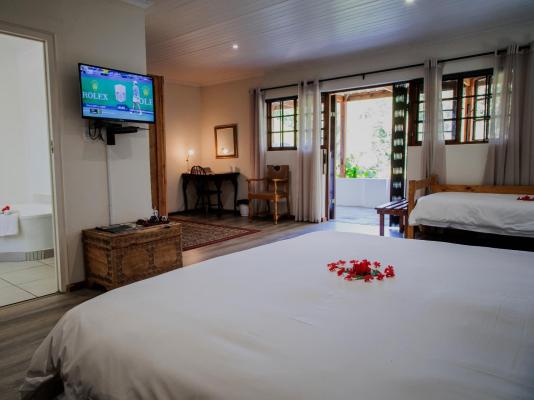 Aan de Oever Guest House - 246490
