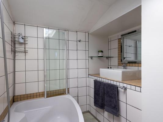 Room image 6