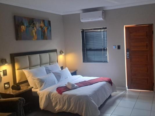 Room image 3